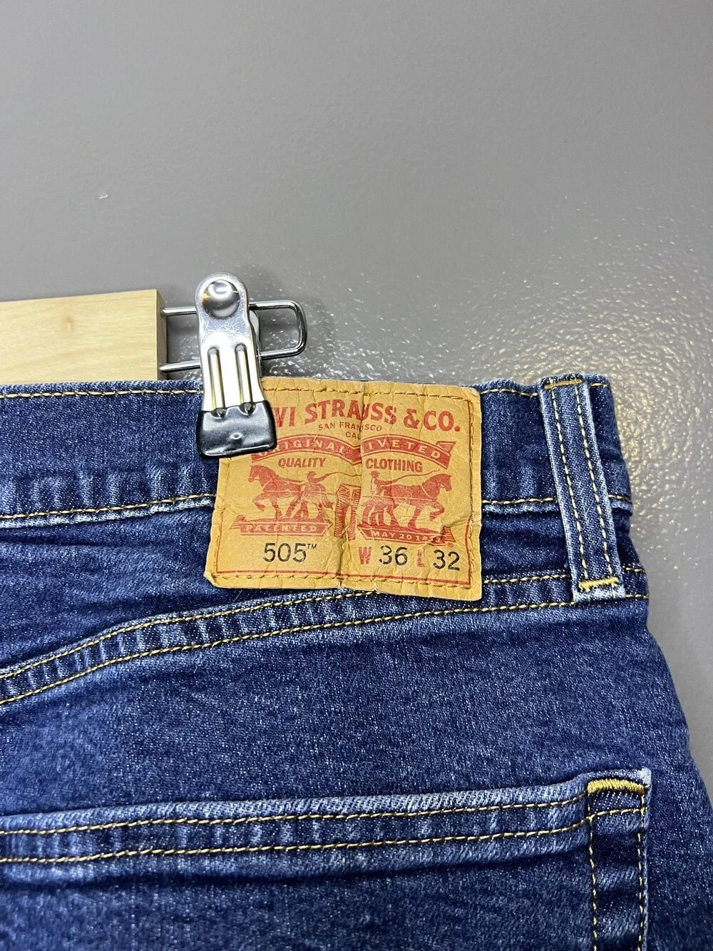 Levis 505 Jeans Mens 36x32 Blue Straight Leg Regular Fit Denim Medium Wash
